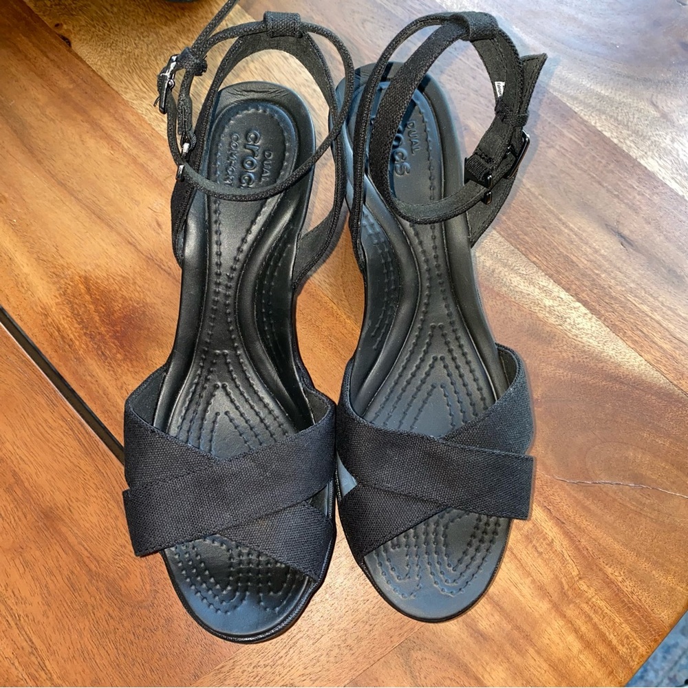 CROCS  Leigh II Ankle CrossStrap Wedge Sandal Women 9 New